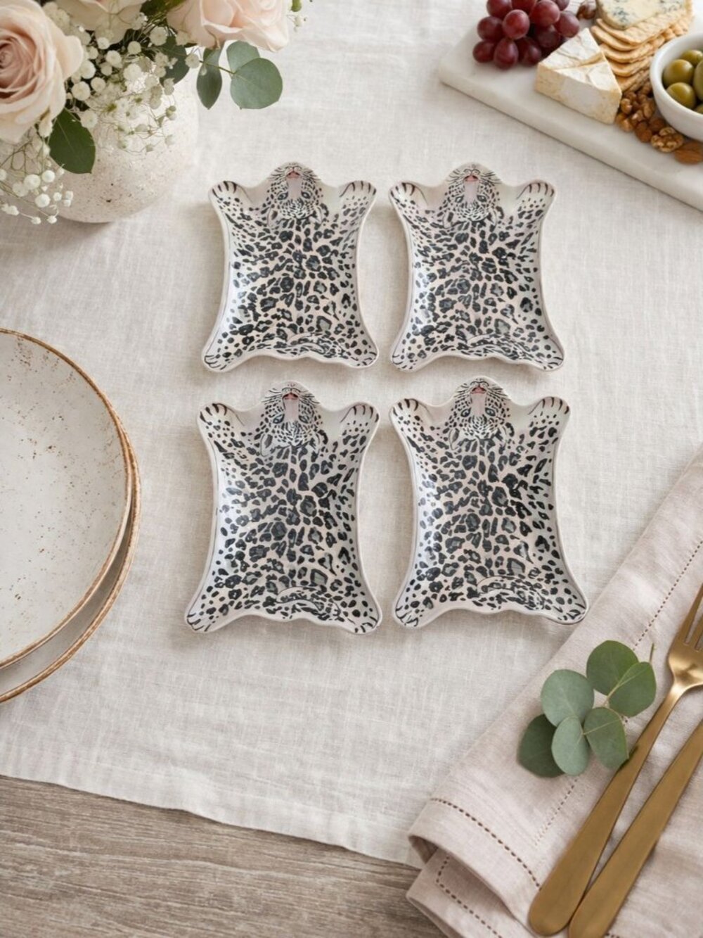 New Lot Of 4 Hard Plastic Flat Cheetah Jungle Party BBQ Picnic Serving Plates
